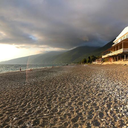 Эко Домики У Моря В Гаграх Екстер'єр фото